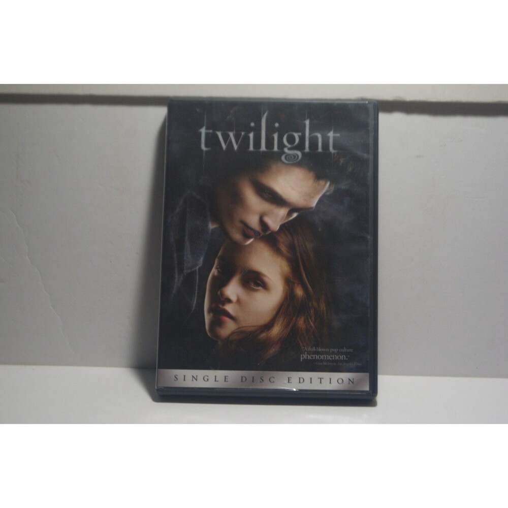 Twilight (Single-Disc Edition) - DVD -SCFI  Vampires Wolves Love  Triangle 2008